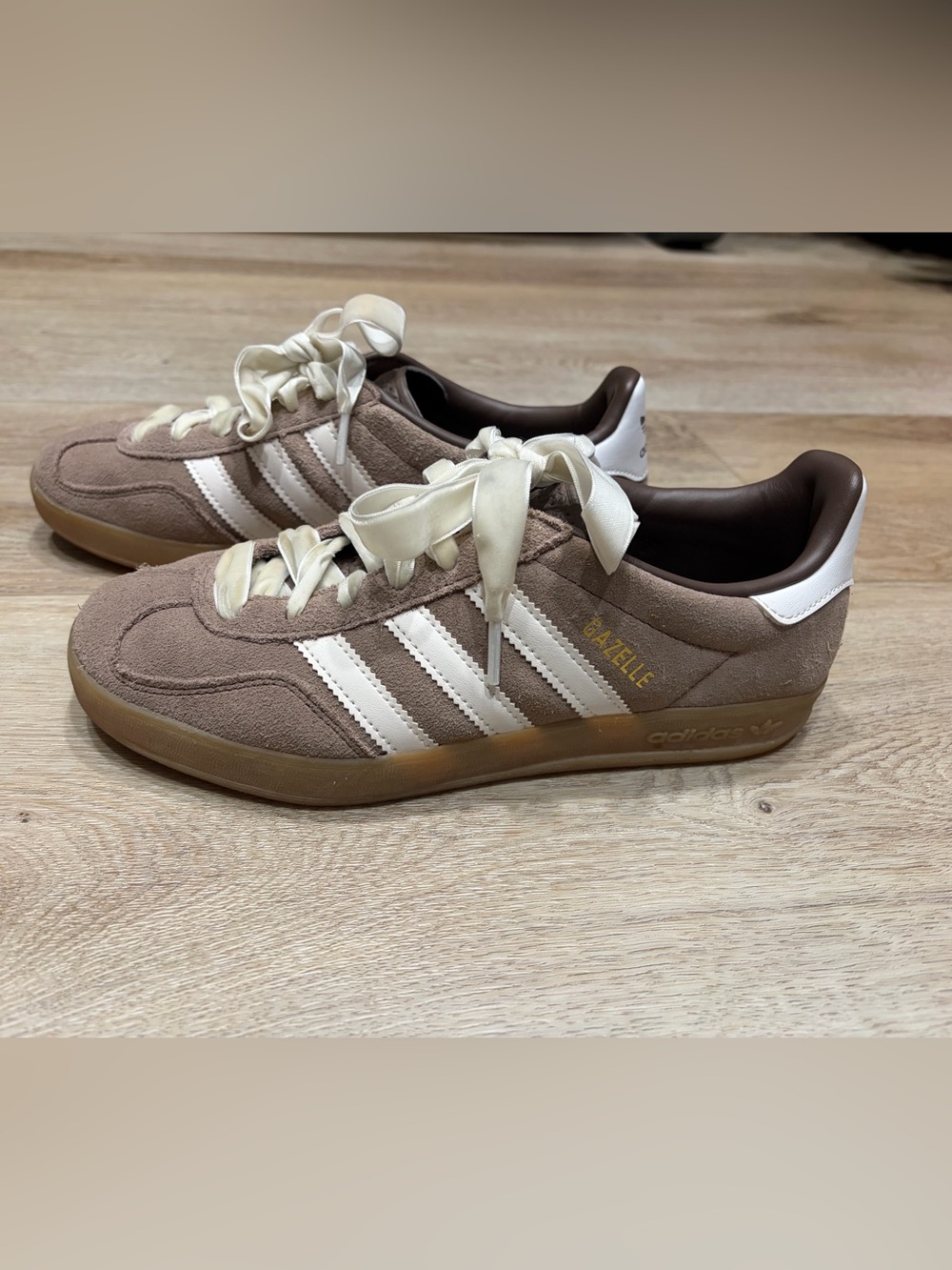 adidas Gazelle kids Suede Sneakers in Taupe and White